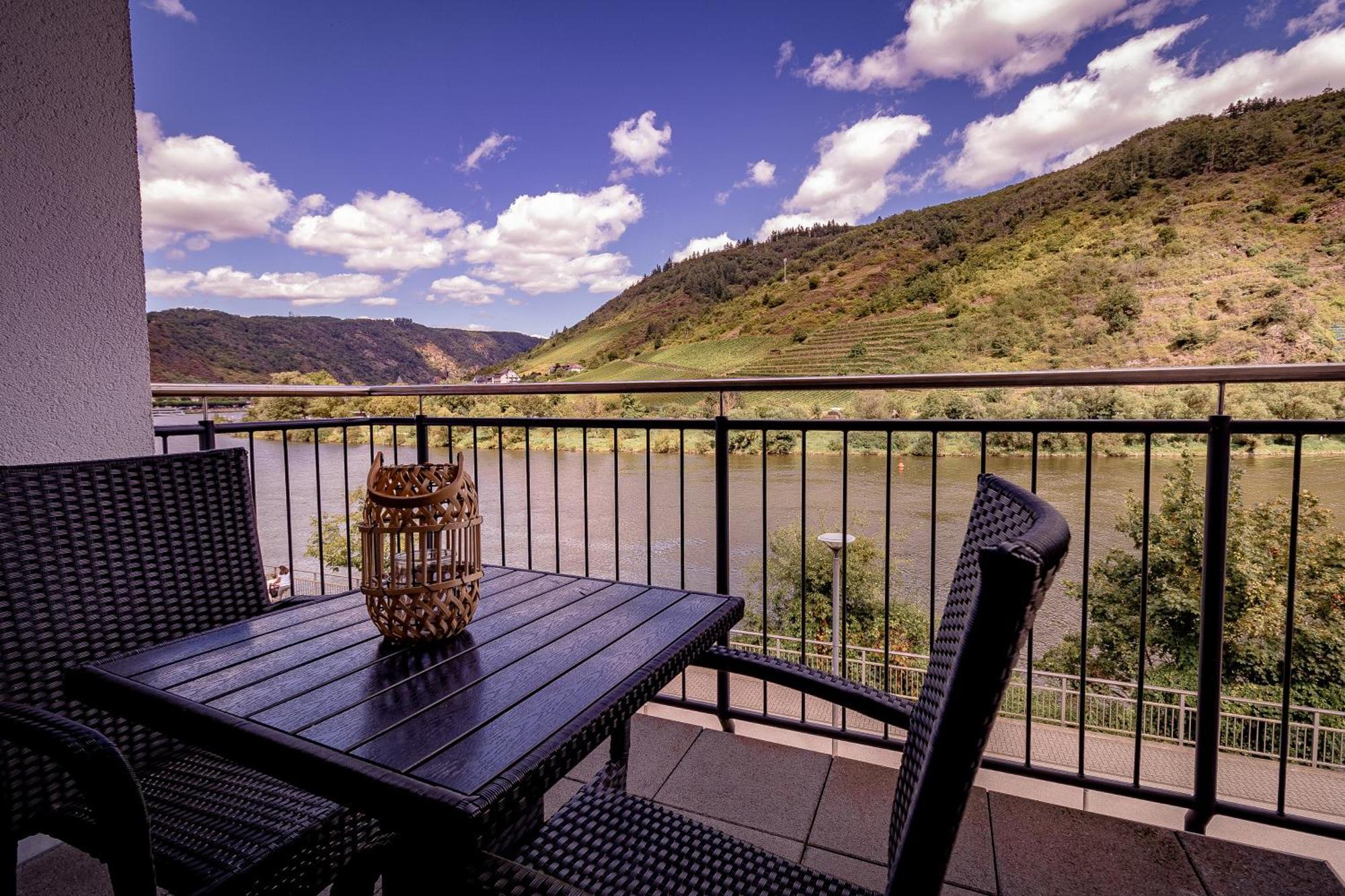 Moselpromenade Villa Moselufer, Panorama & Burg Cochem Blick, Netflix, Balkon Exterior photo